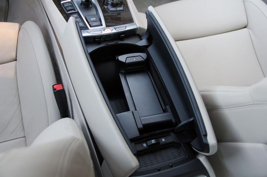 Детали интерьера Alpina B7 Bi-Turbo (F01) 2012 года  (фото 24 из 80)